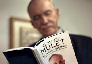 “Volver al pasado o construir un futuro”, la premisa que Mulet plantea en su libro