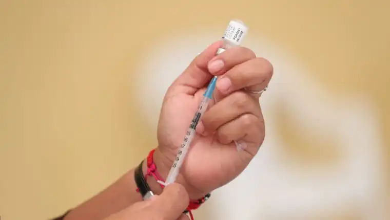 Guatemala está lejos de vacunar al 70 por ciento de su población contra el covid-19, como lo remendó la OMS