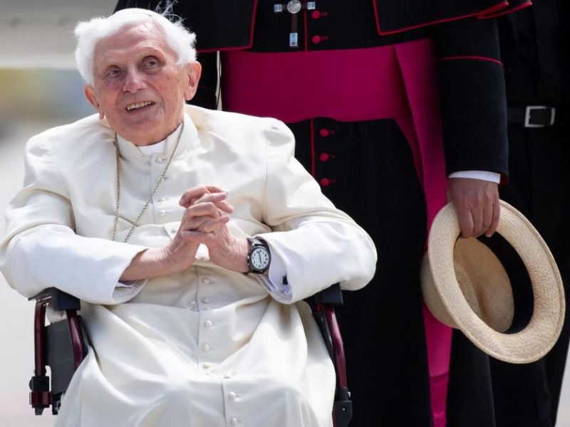 Revelan estado de salud de Benedicto XVI: “Grave, pero estable”